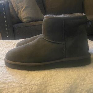 UGG Women's Short Classic Mini Ankle Boots in Charcoal Gray